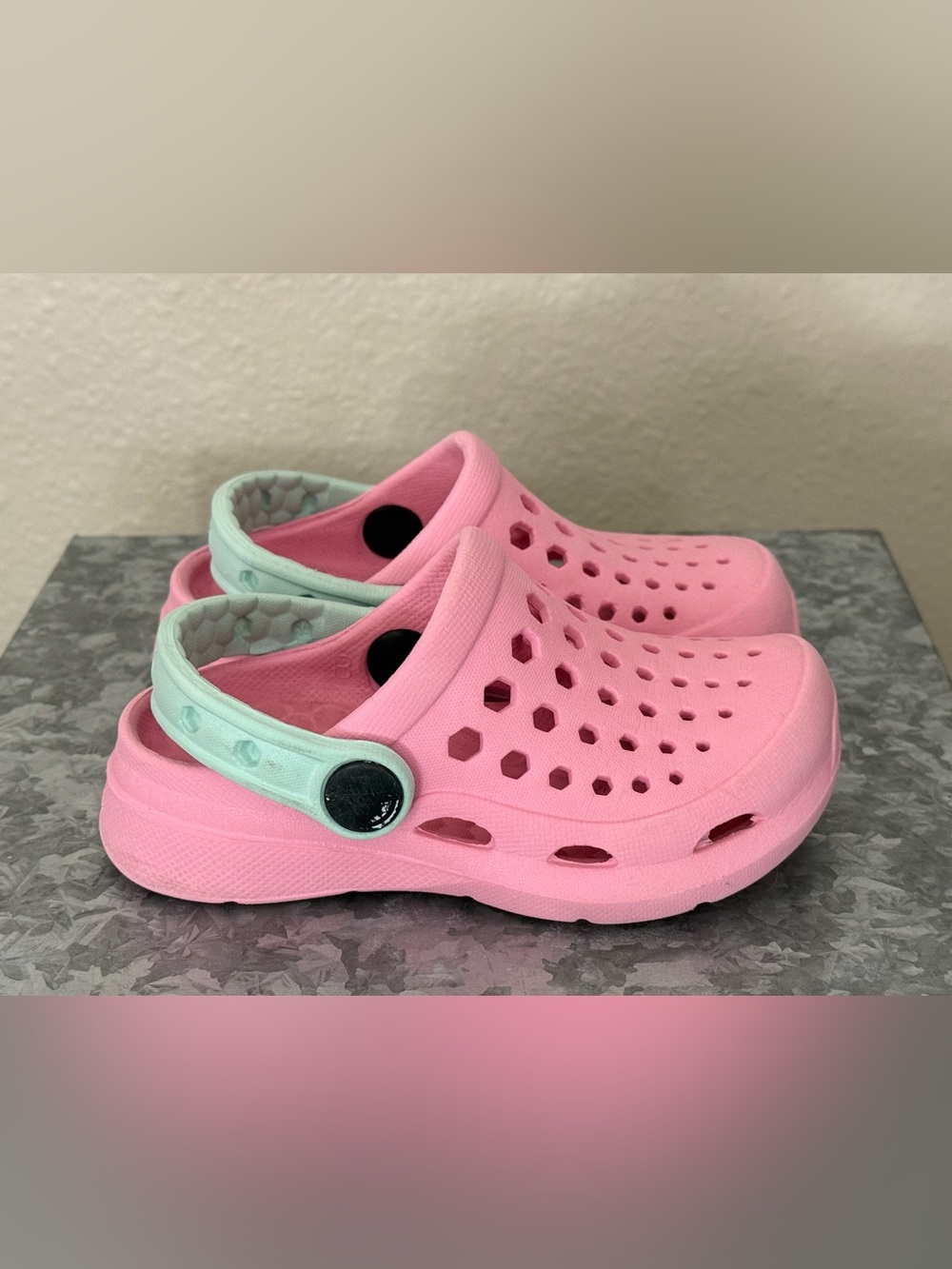 Kids Joybees  Pink Clog with Mint Heel Strap Harper Sandal, Size 6/7